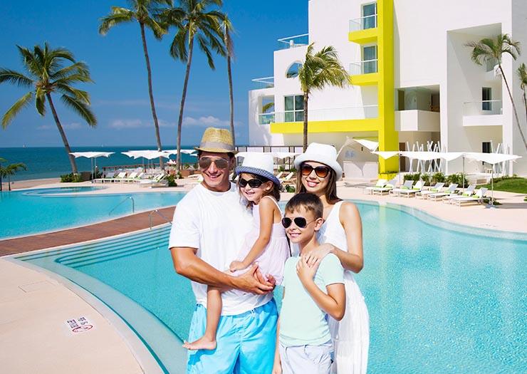 WINTER IS BETTER WHEN YOU TRAVEL! Krystal Urban® Cancún & Beach Club WINTER IS BETTER WHEN YOU TRAVEL! Krystal Urban® Cancún & Beach Club