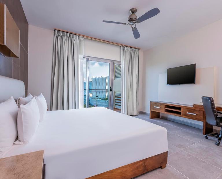 Jr Suite King Size Krystal Urban® Cancún & Beach Club Jr Suite King Size Krystal Urban® Cancún & Beach Club